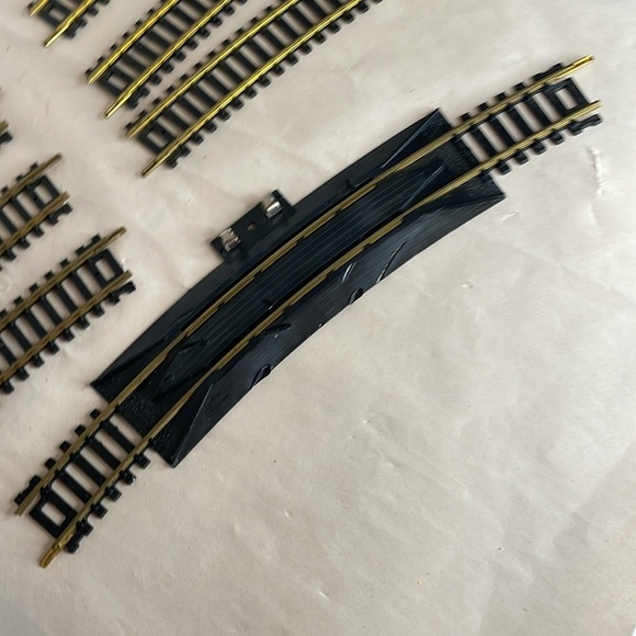 HO Tracks 12 pieces -11 Tyco #15685 and 1 R T 18"Rerailer terminal track 25671 - Picture 3 of 7